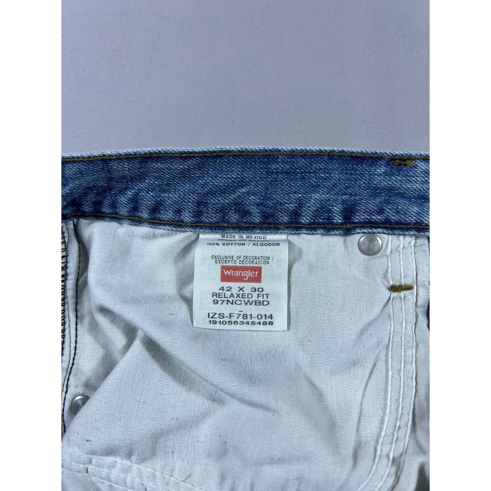 Wrangler Premium Quality Relaxed Fit Jeans Men's 42x30 Medium Wash Blue Denim - Picture 13 of 16